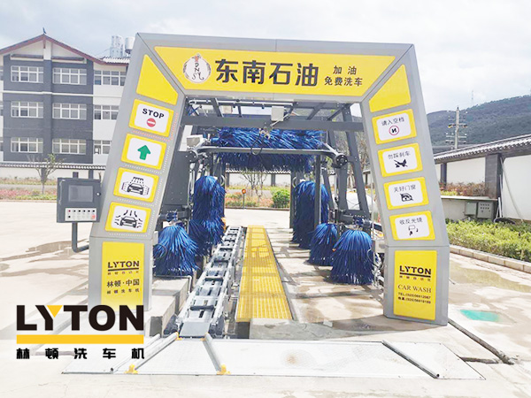 黃色款林頓FX-11系列隧道式連續(xù)全自動洗車機設(shè)備，外表高壓沖洗、仿型超柔刷洗、輪刷清洗等，眾多客戶選擇！